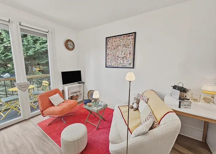 Le Nid Colore Et Lumineux *