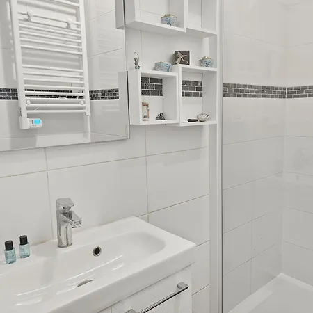 Le Nid Colore Et Lumineux *