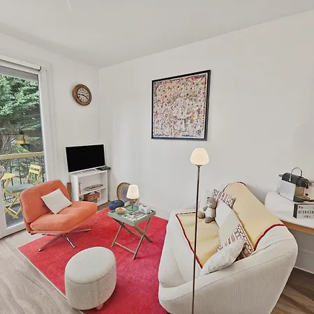 Le Nid Colore Et Lumineux *