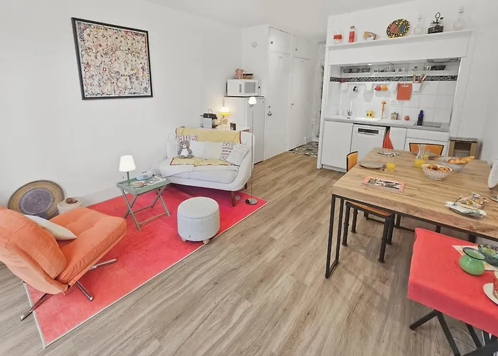 Le Nid Colore Et Lumineux *